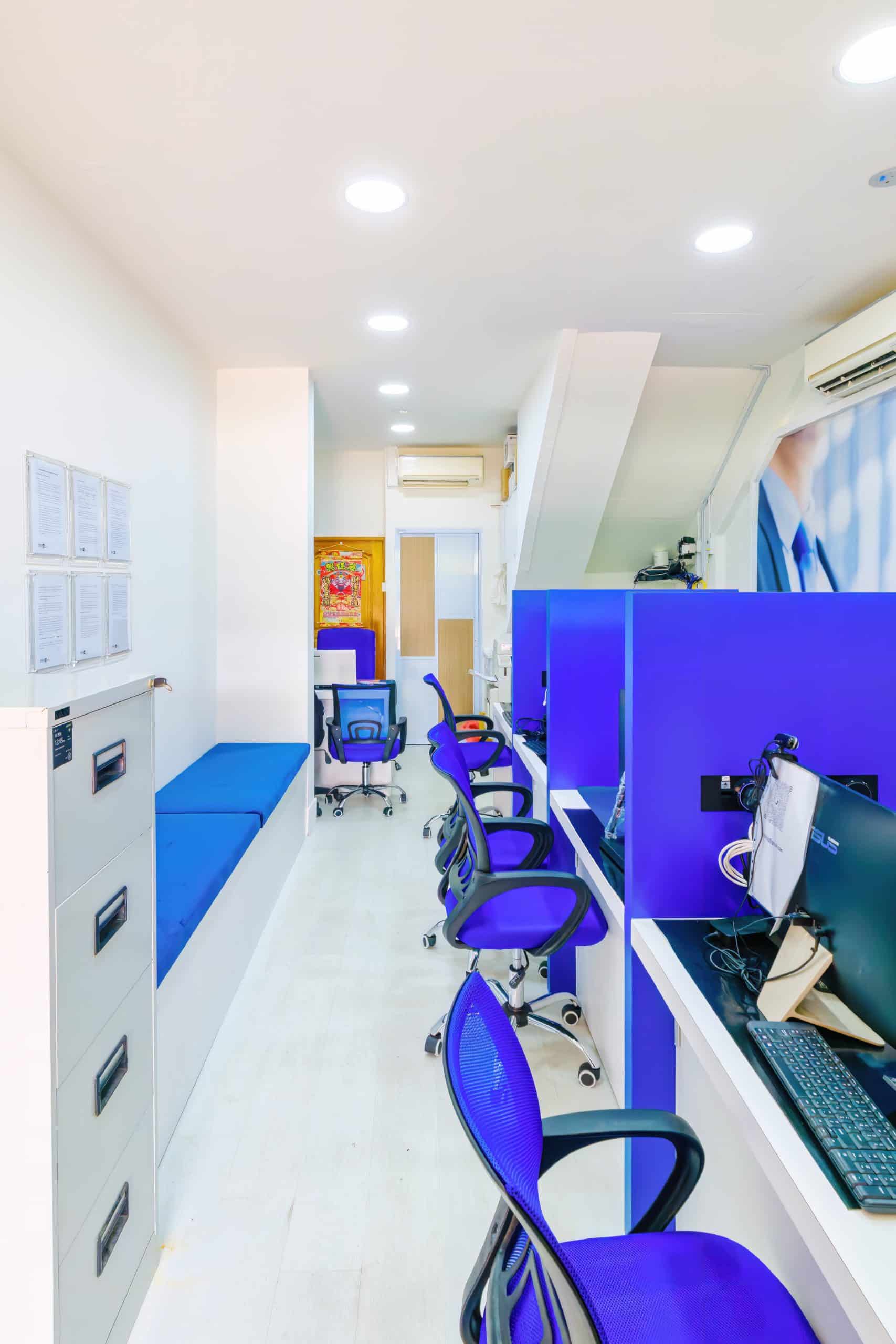 A portrait shot of the cosy chairs and benches at R2D Credit’s licensed money lender office in Singapore