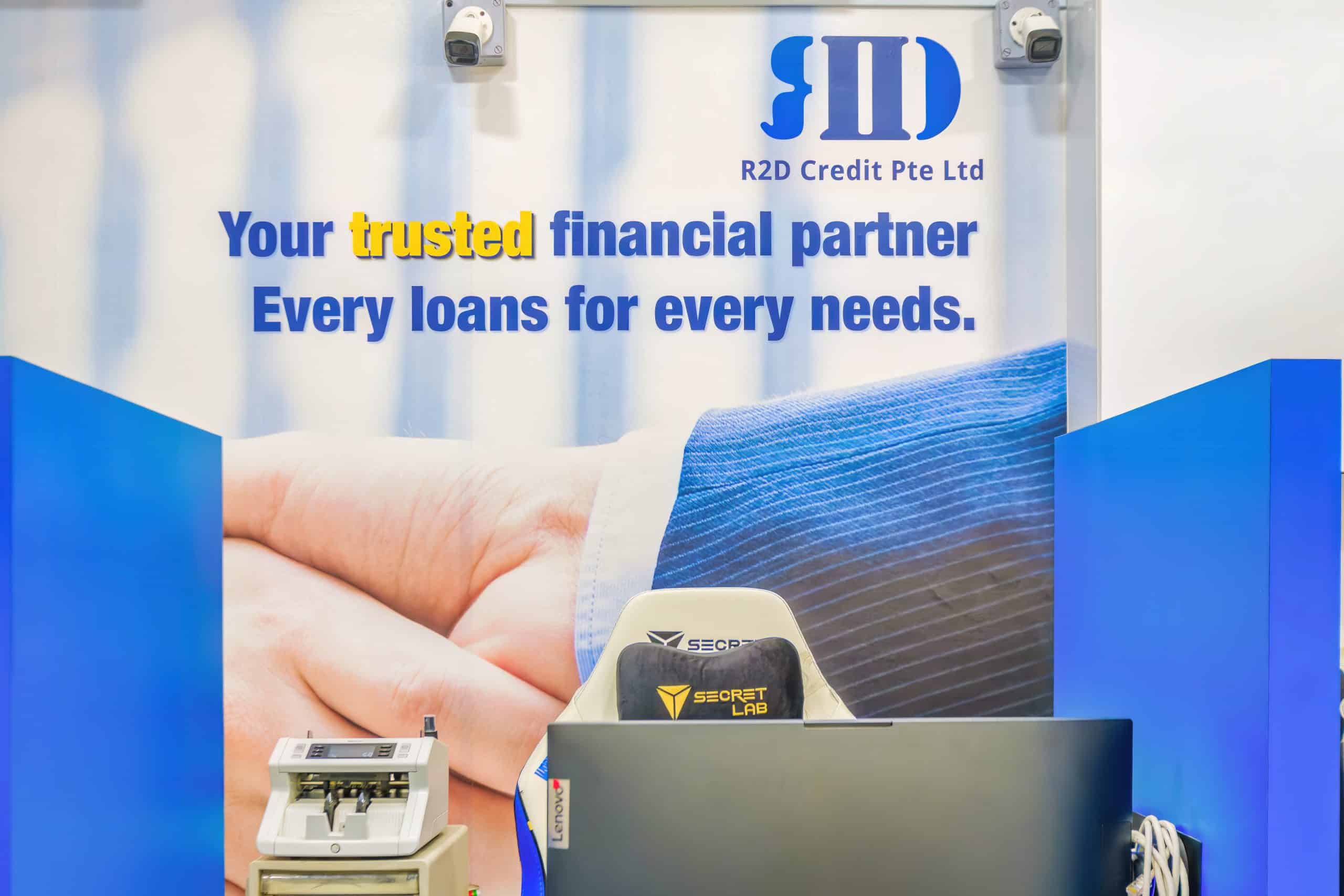 A shot of R2D Credit’s money lending wallpaper and its slogan