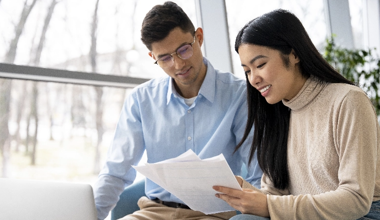What are the benefits I can get when borrowing from a licensed money lender if I have a good credit history and/or am a regular customer?